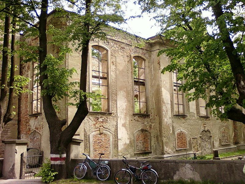 Ruiny kościoła w Miłkowie