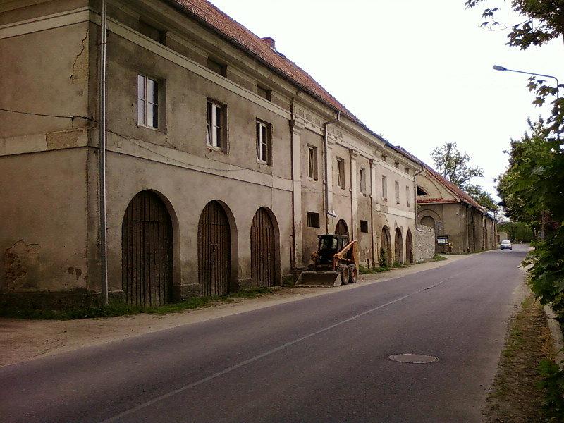 Zabudowania przypałacowe