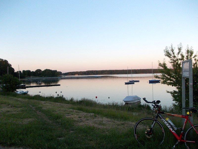 I koniec dnia nad zalewem