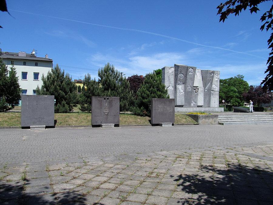 Zgierz - Plac i Pomnik Stu Straconych