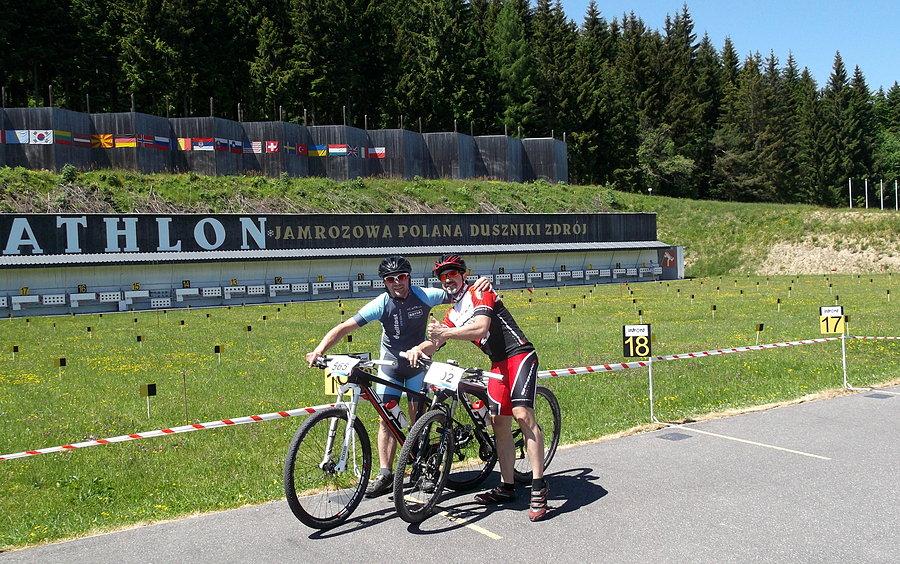 Przy biathlonowej strzelnicy z rywalem, Arturem Zarańskim