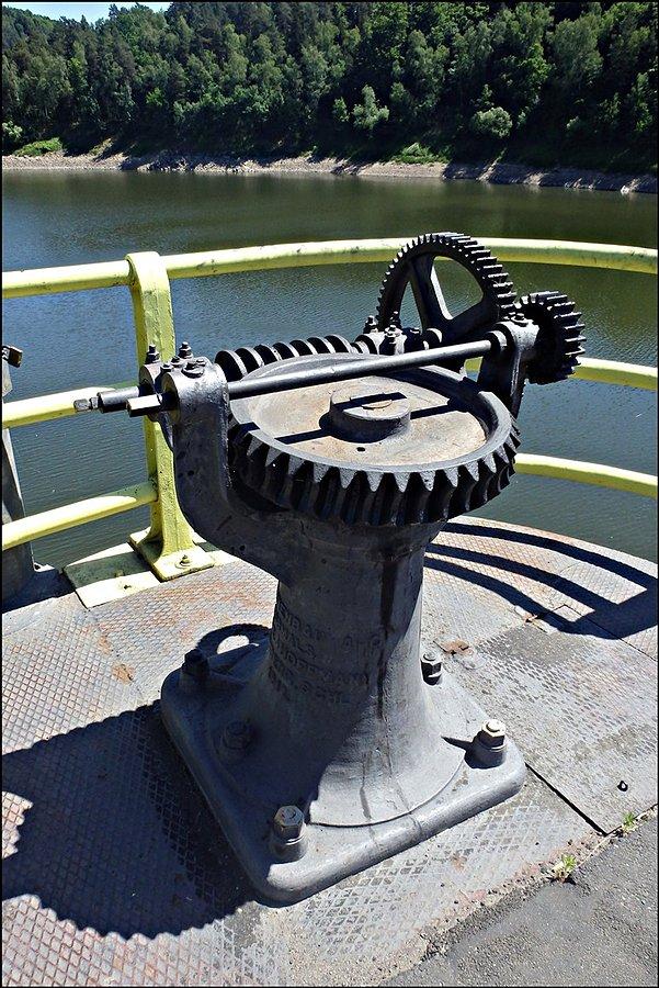 Mechanizmy na zaporze