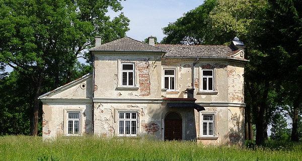 Dworek ziemiański z połowy XIX wieku w Puczycach