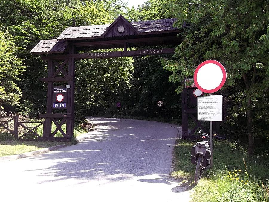 Wjazd do Puszczy Jodłowej