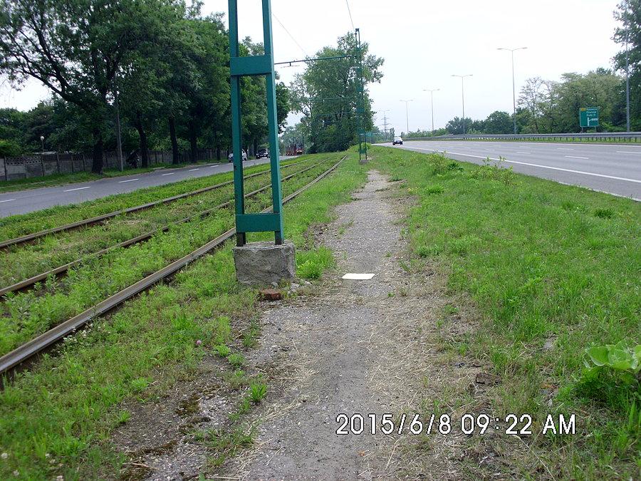 Na ścieżce pomiędzy średnicówką a torami tramwajowymi w Zaborzu