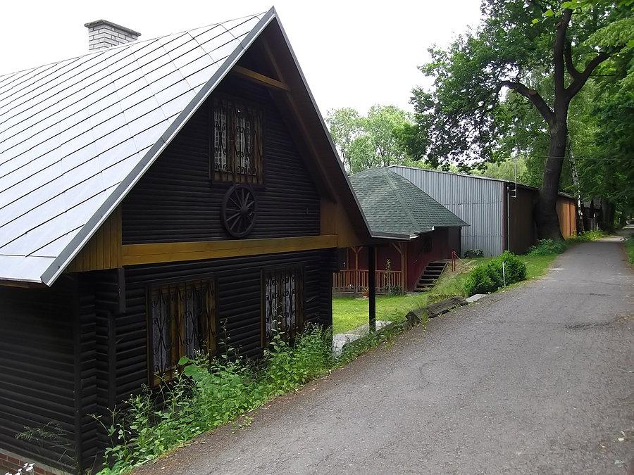 Domki przy ścieżce rowerowej