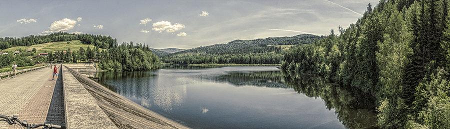 Panorama z tamy