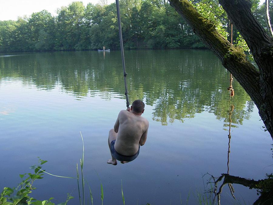 Pierwsza kapiel nad rzeka w tym roku