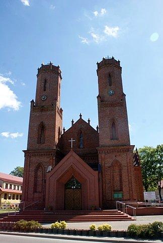 Neogotycki kościół pw. św. Katarzyny Aleksandryjskiej z 1850r. w Krokowej