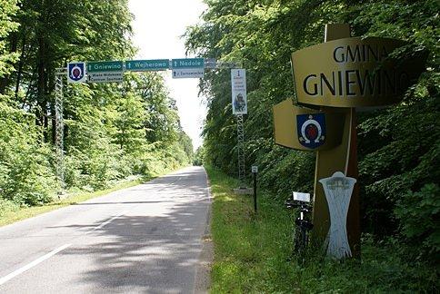 Niecodzienny drogowskaz przede mną