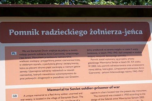 Tablica informacyjna przy pomniku