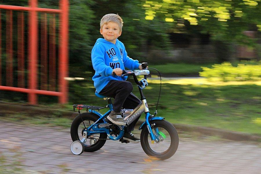 Kacper na swoim rowerku