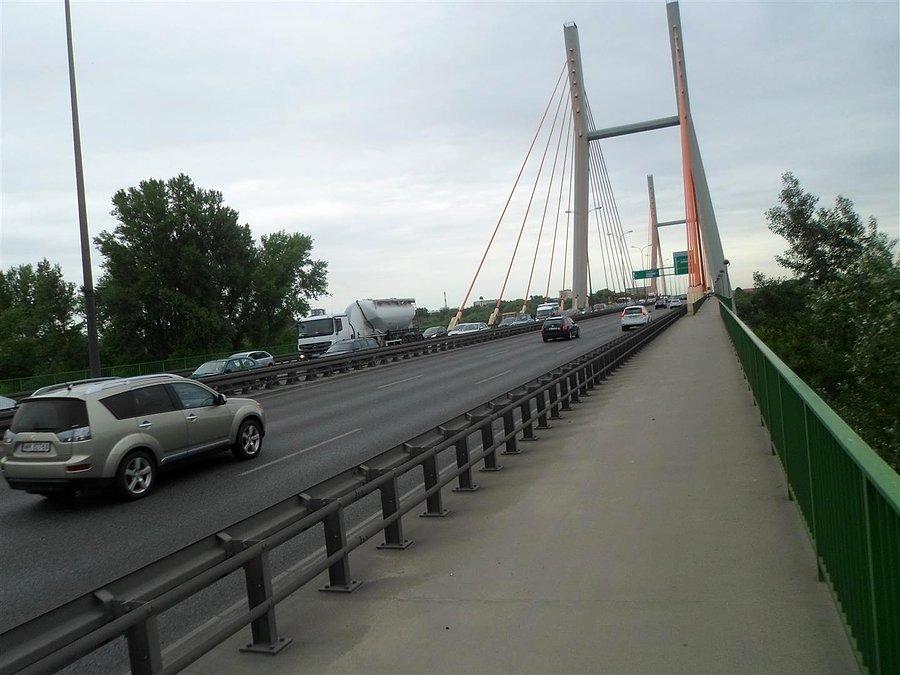 Poranny korek na Moście Siekierkowskim