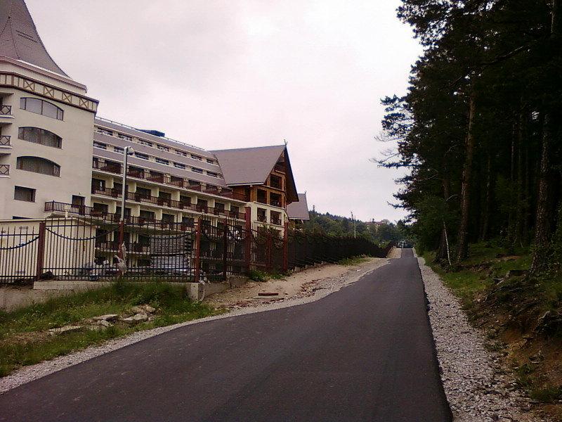 Ul. Szkolna za hotelem