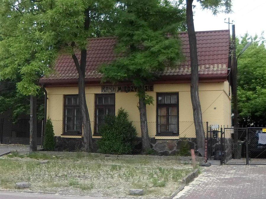 Stacyjka wąskotorowej kolejki jabłonowskiej w Kaczym Dole