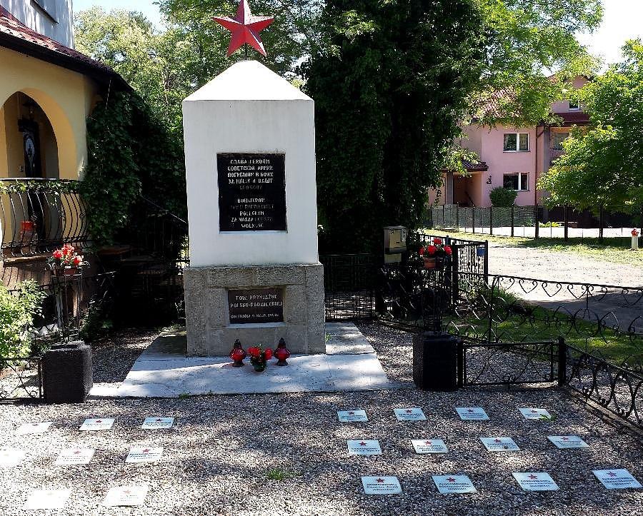 Pomnik z 1948 roku postawiony przez Tow.Przyjaźni Polsko - Radzieckiej