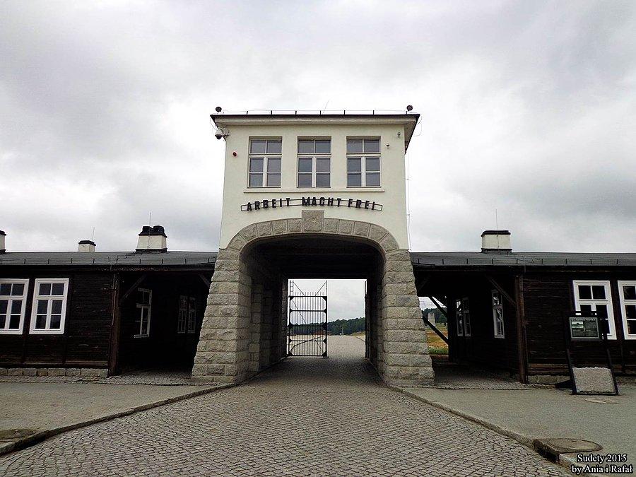 Muzeum Gross-Rosen w Rogoźnicy. Arbeit macht frei