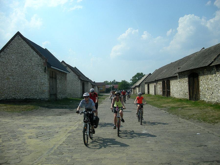 Przy stodołach w Żarkach