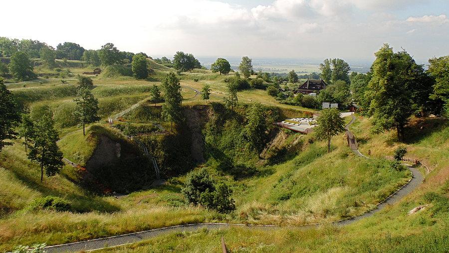 Geopark krajowy na Górze Św. Anny - widok z góry (z punktu widokowego przy wjeździe do miejscowości)