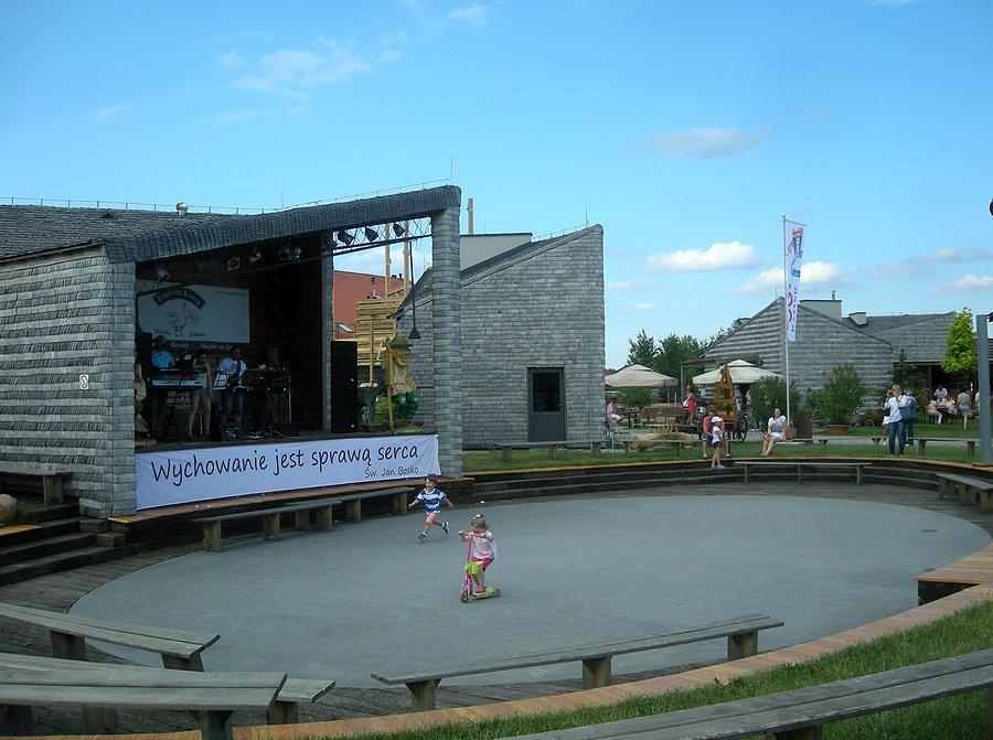 Scena w Folwarku Kamyk
