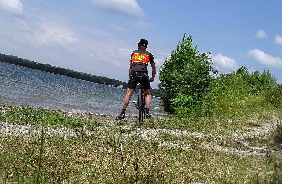 Już miałem odjeżdżać, ale wyszło słoneczko i zjechałem nad jezioro się trochę ogrzać