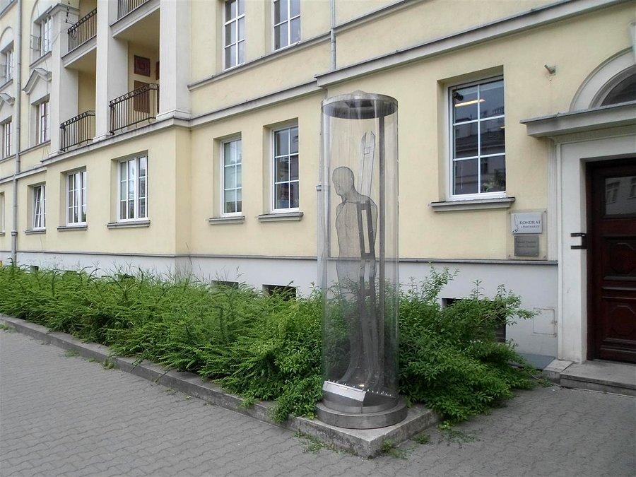 Instalacja "Strażnicy" autorstwa Sławomira Golonki