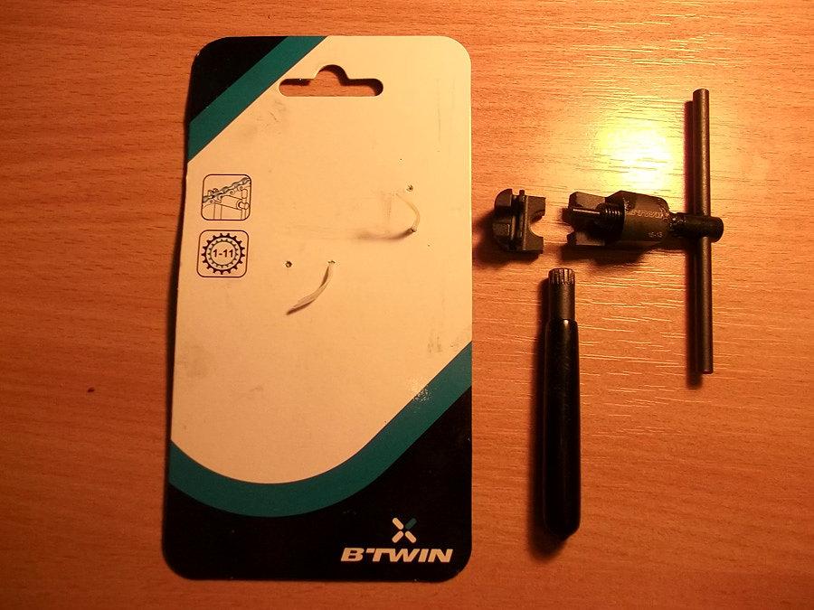 Pęknięty skuwacz B'twin z Decathlonu