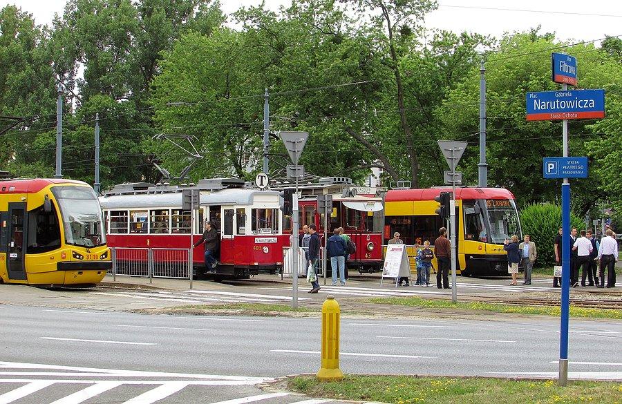 Tramwaje zabytkowe na pl. Narutowicza