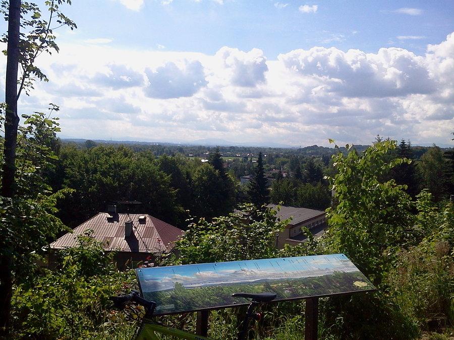 Widoczek z kopca w stronę Beskidów