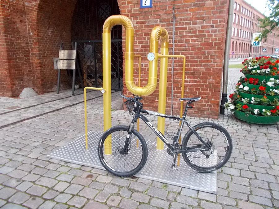 Nowe stojaki rowerowe z ciśnieniomierzami :-)