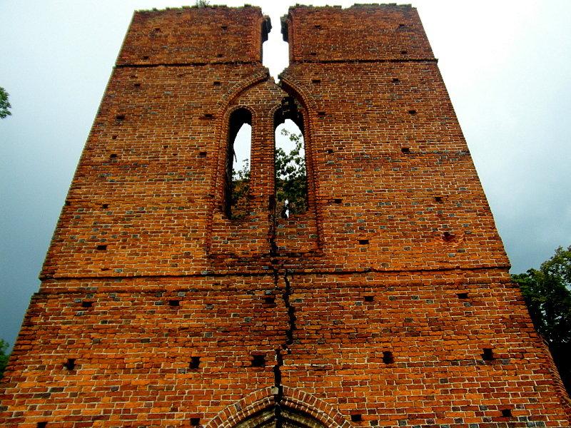 Ruiny kościoła 1380-1400 w Fiszewie
