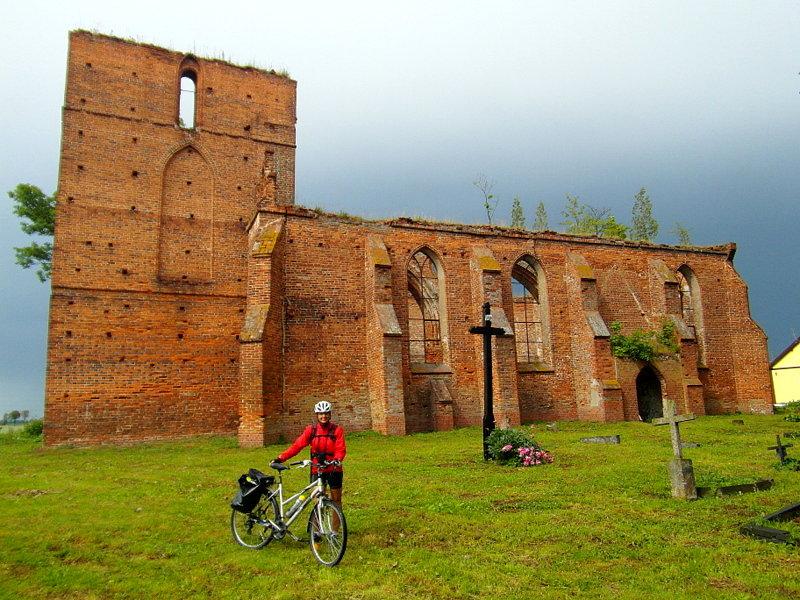 Ruiny kościoła 1380-1400 w Fiszewie