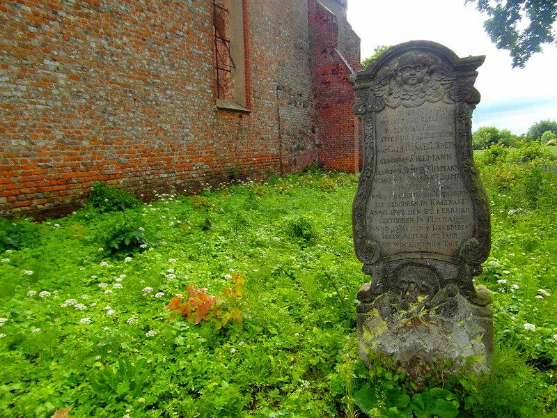 Ruiny kościoła 1380-1400 w Fiszewie