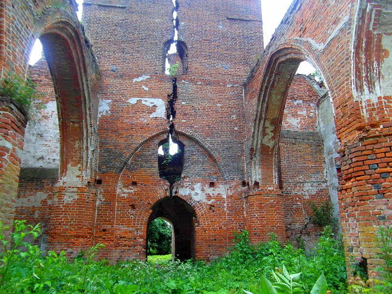 Ruiny kościoła 1380-1400 w Fiszewie