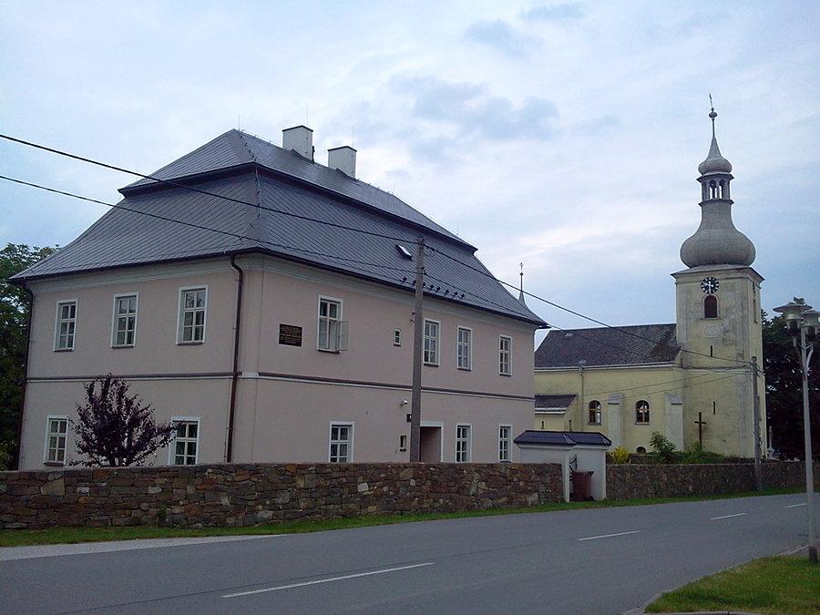 Kościól i plebania w Velkej Polomi