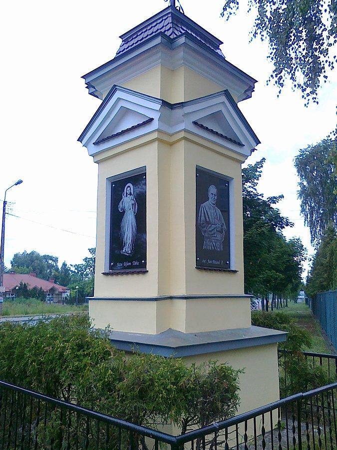 Nowe tablice w starej kapliczce