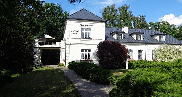 Dwór w Zabużu
