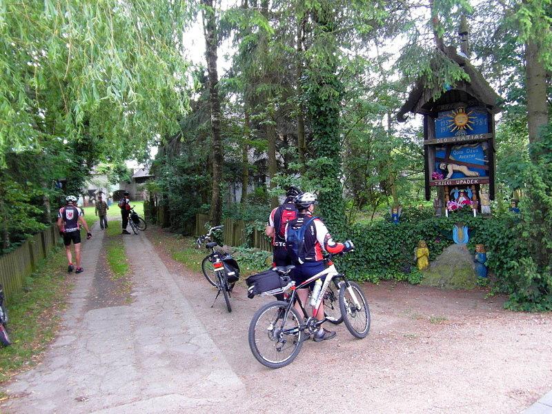 Prywatny skansen twórcy ludowego Józefa Chełmowskiego w Brusach Jaglie