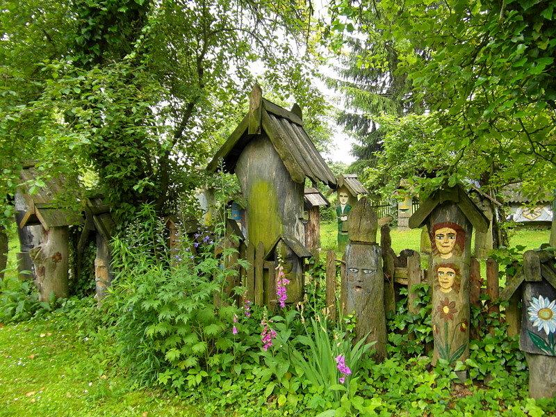 Prywatny skansen twórcy ludowego Józefa Chełmowskiego w Brusach Jaglie