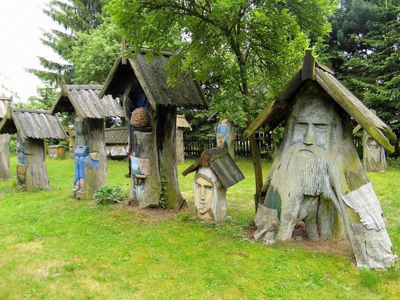Prywatny skansen twórcy ludowego Józefa Chełmowskiego w Brusach Jaglie