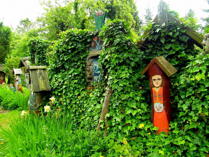 Prywatny skansen twórcy ludowego Józefa Chełmowskiego w Brusach Jaglie
