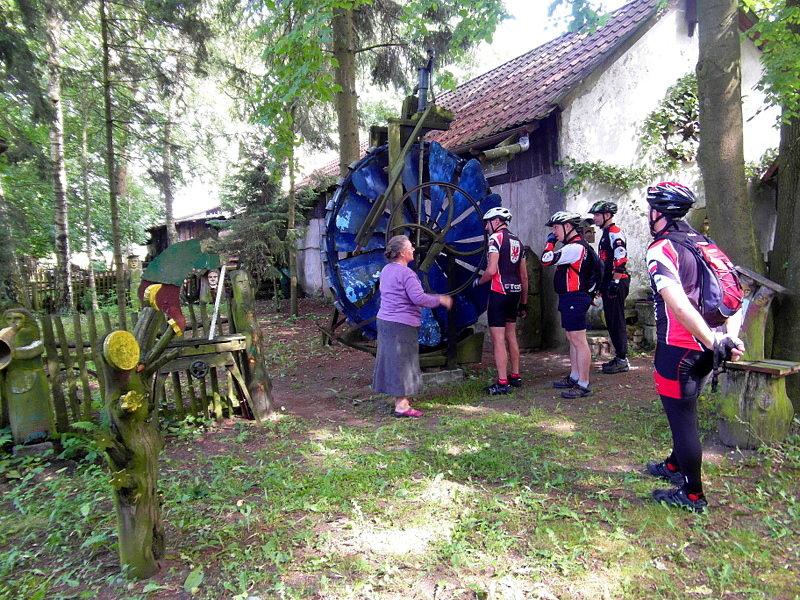Prywatny skansen twórcy ludowego Józefa Chełmowskiego w Brusach Jaglie