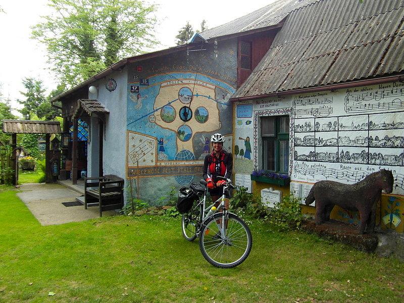 Prywatny skansen twórcy ludowego Józefa Chełmowskiego w Brusach Jaglie