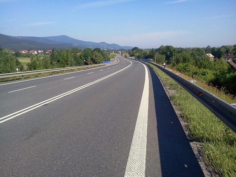 Przez Przełęcz Jabłonkowską obwodnicą
