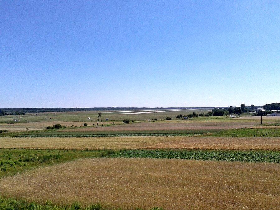 Widok na pasy startowe