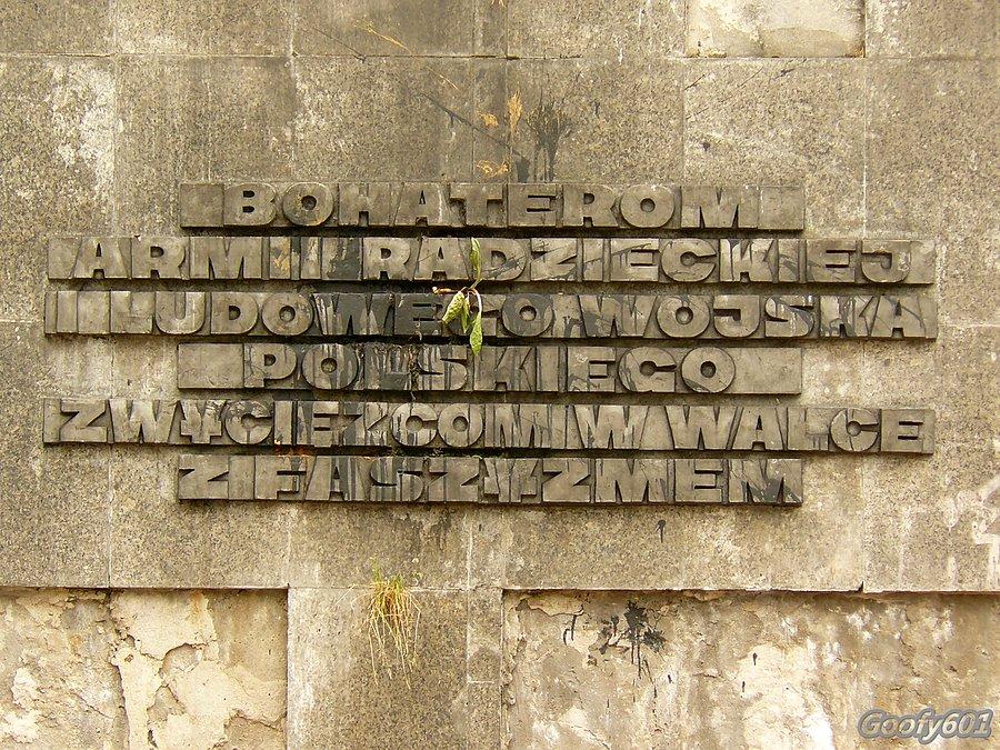 Tablica na pomniku