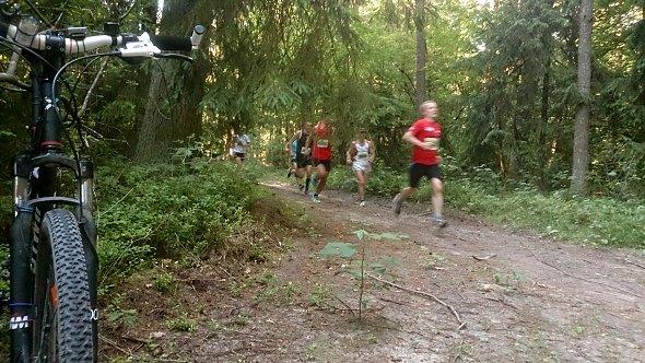 Pierwsi biegacze na trasie