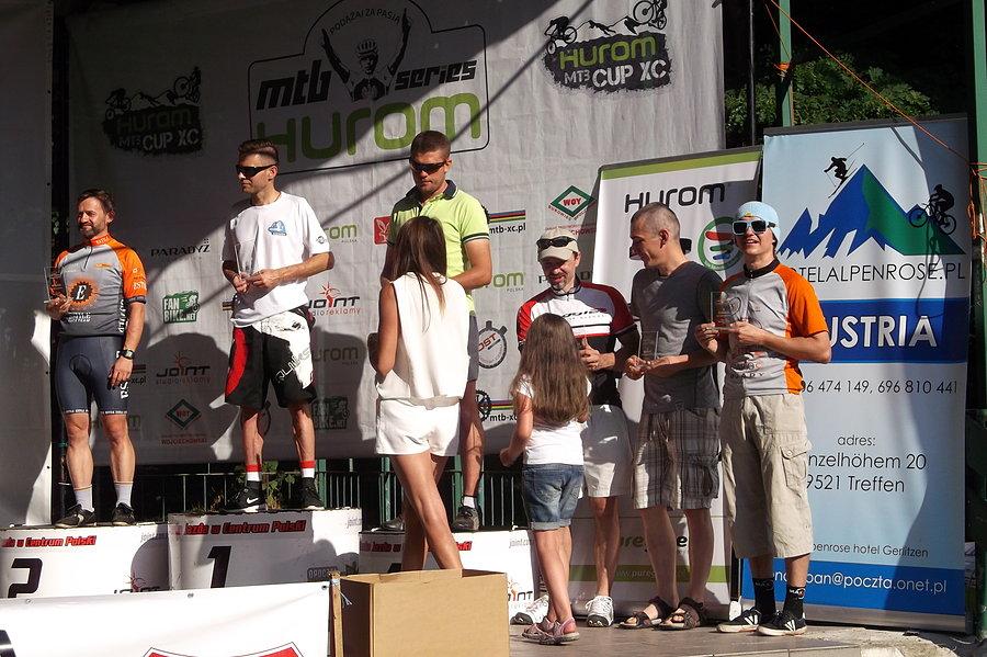 Podium wyścigu (Masters I). Tu to odbieram gratulacje od córki Galińskiego :)