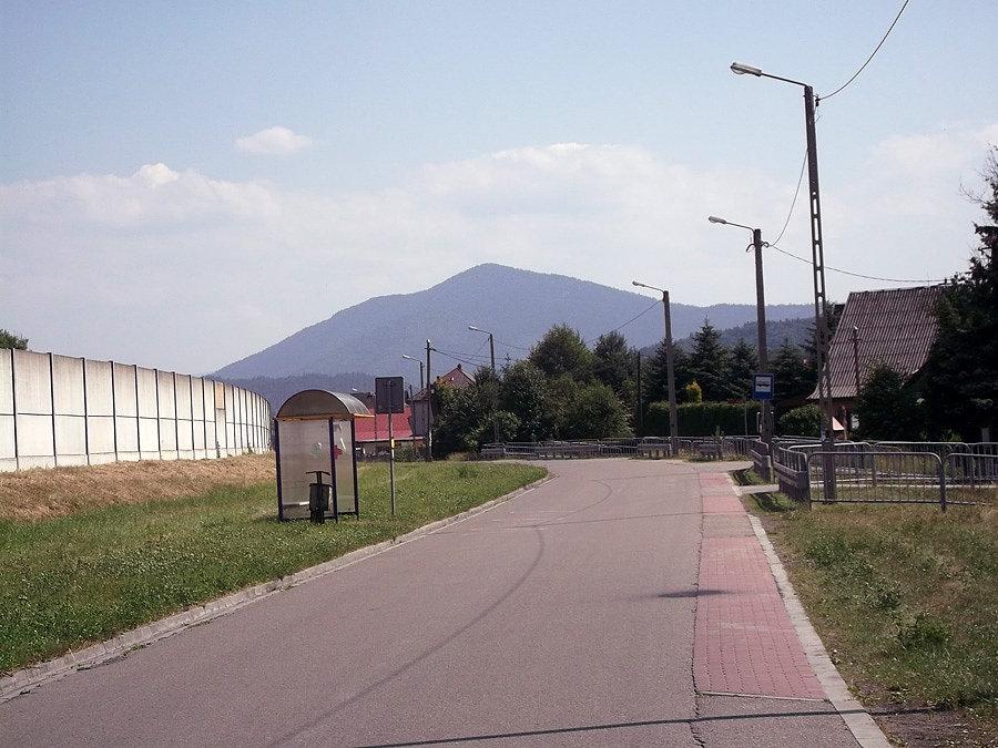 Wzdłuż Zakopianki, na wprost Szczebel