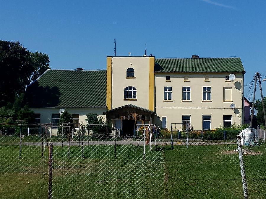 Dwór w Krzywnicy